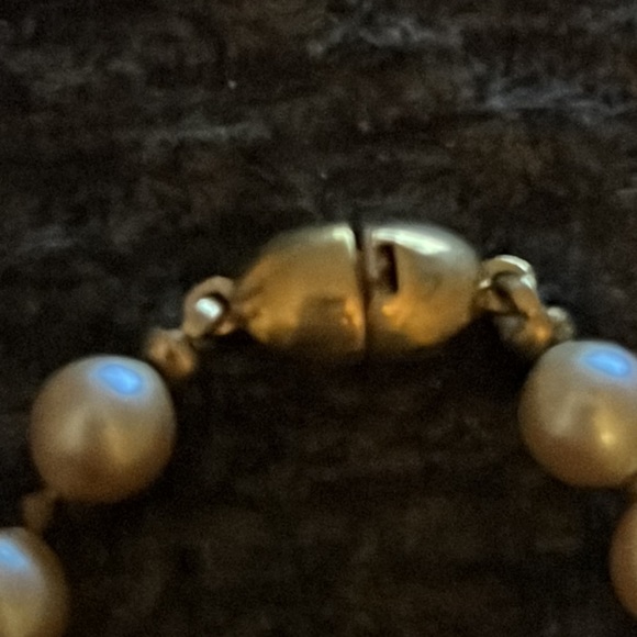 Vintage Signed Monet Single Strand Faux Pearl Necklace - Picture 3 of 4